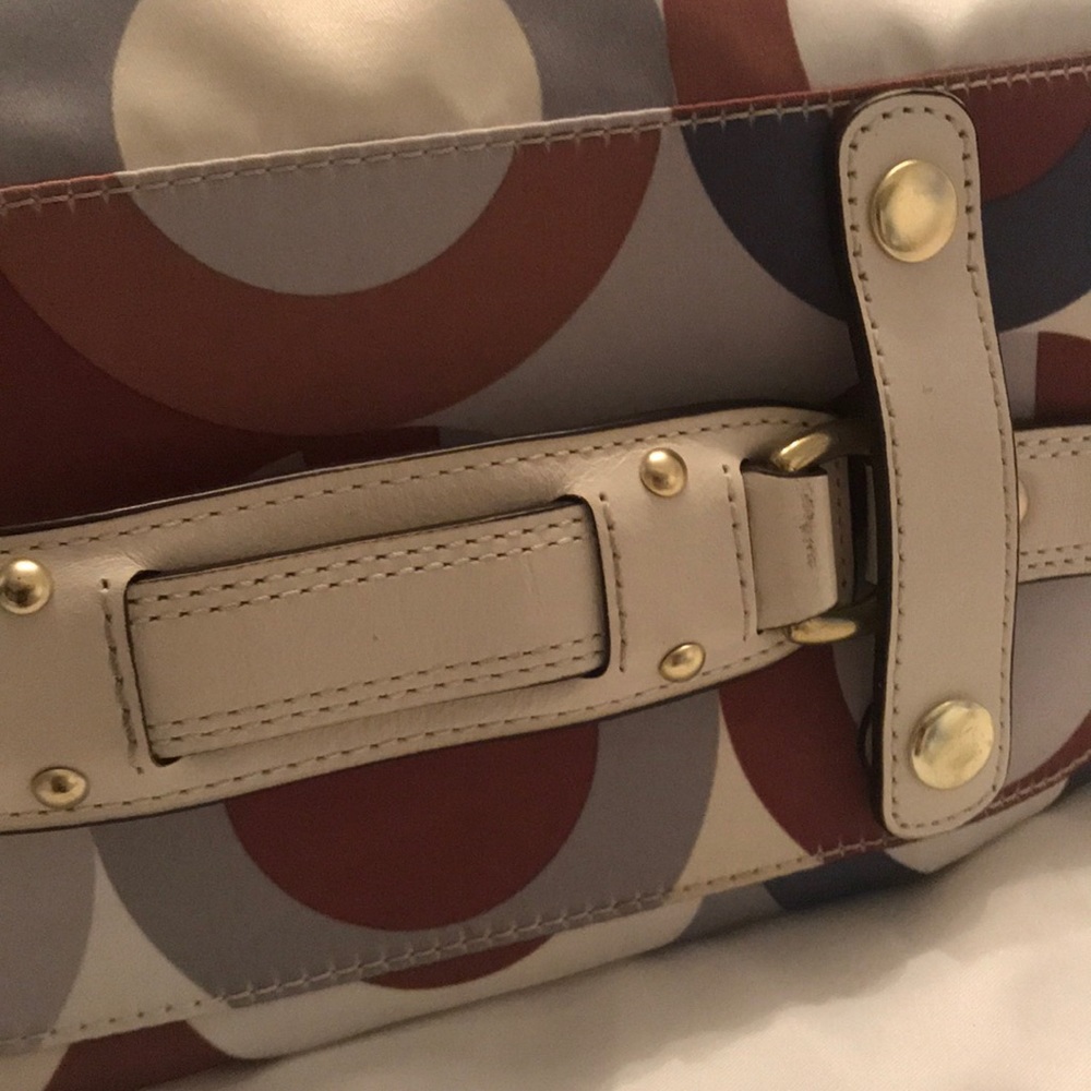 Coach small handbag - barely used - Picture 7 of 7